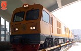 Dân Hà Nội ngỡ ngàng thấy tàu công trình chạy thử trên đường sắt Cát Linh - Hà Đông